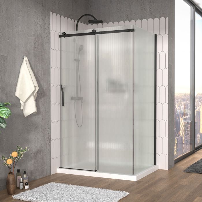Porte de douche 48 po x Vaia 32 po en coin noir mat fermeture sur mur mur à gauche porte à gauche en noir mat et verre flûte