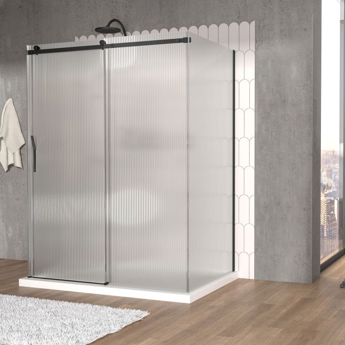 Porte de douche 60 po x Vaia 42 po noir mat sur mur porte à gauche en noir mat et verre flûte