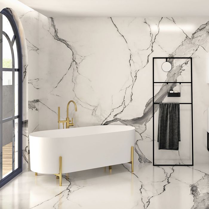 Baignoire autoportante Otton 65 3/8 po à pattes or brossé en blanc lustré