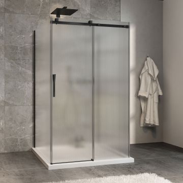 Porte de douche 48 po x Minia 42 po noir mat sur mur porte à gauche en noir mat et verre flûte