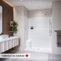 Douche Avila SS3260 blanche une pièce pour alcôve en AcrylX™ avec drain central et siège gauche