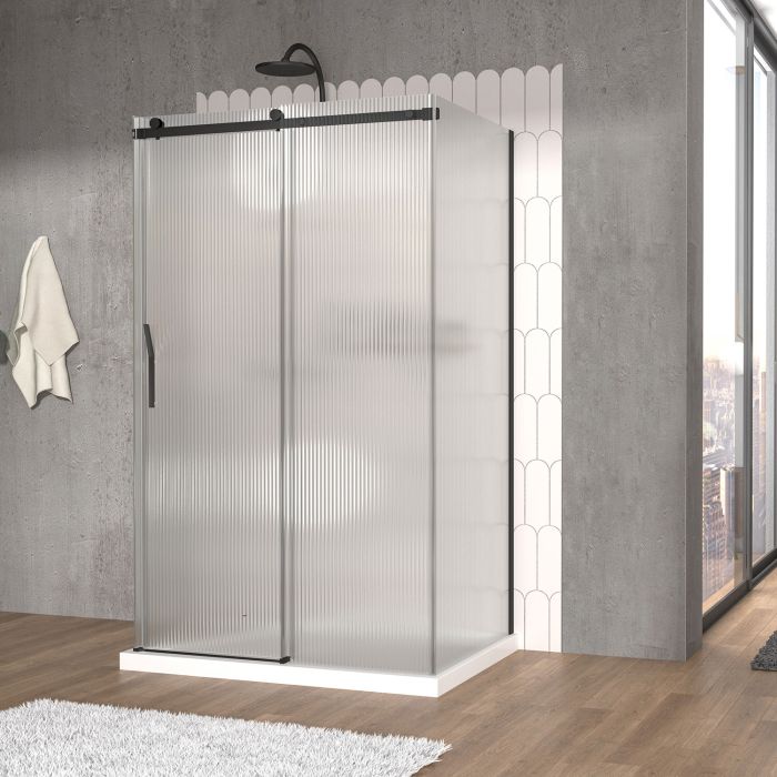 Porte de douche 48 po x Vaia 36 po noir mat sur mur porte à gauche en noir mat et verre flûte