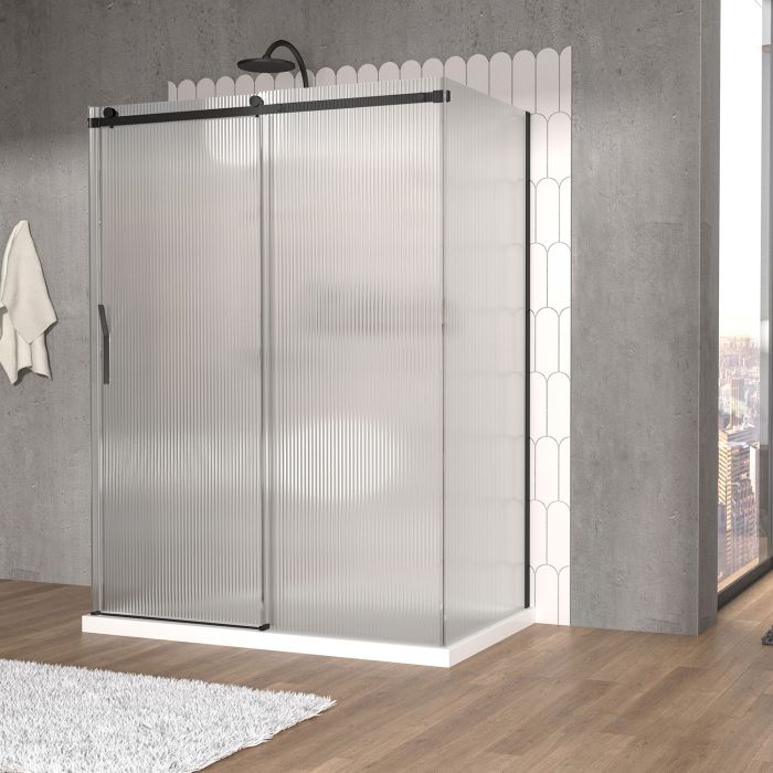 Porte de douche 60 po x Vaia 36 po noir mat sur mur porte à gauche en noir mat et verre flûte
