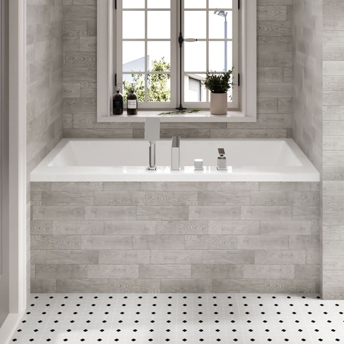 Baignoire podium avec bride de carrelage Balla II 59 1/2 po en acrylique en blanc lustré
